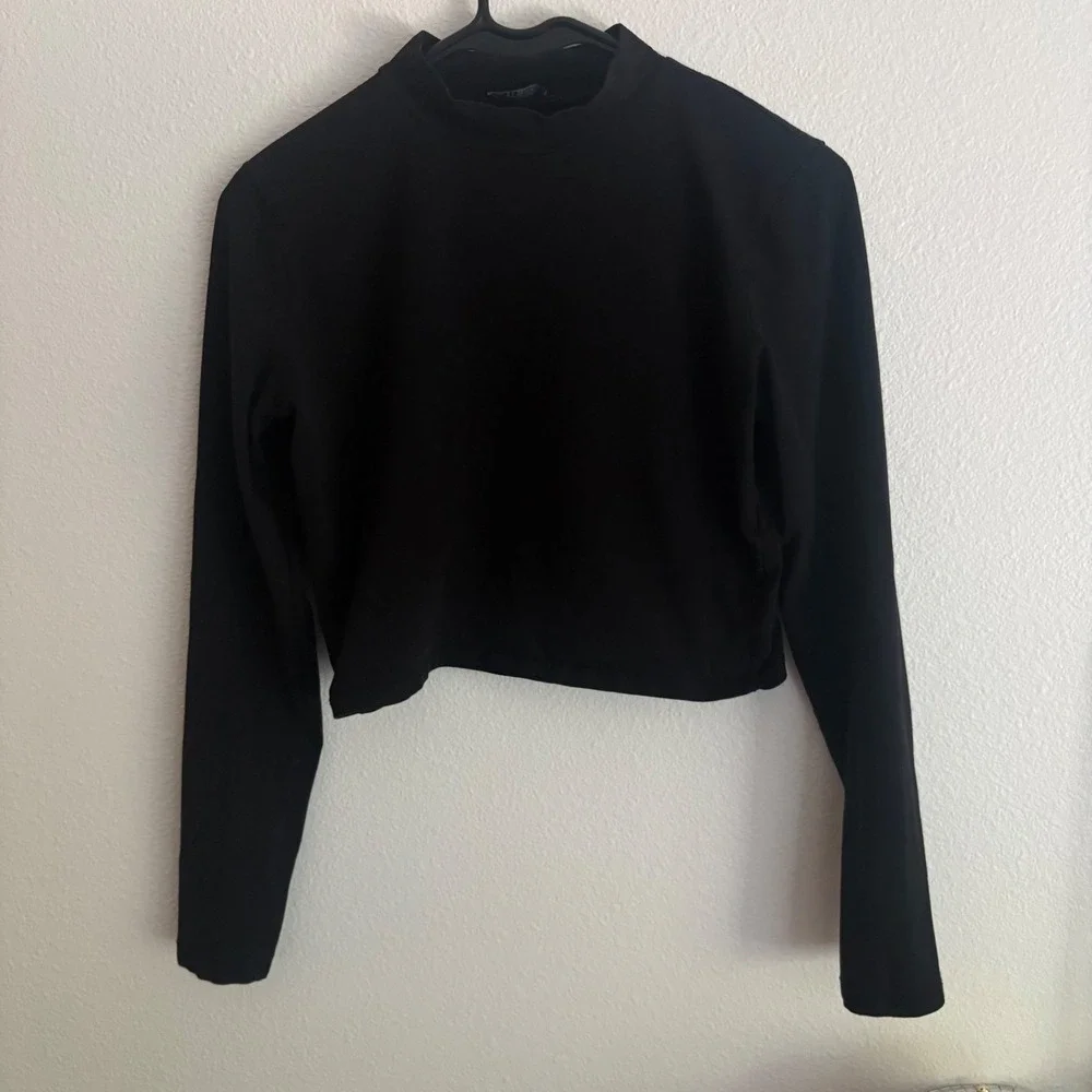 Zara Black Mock Neck Long Sleeve Crop Top Size Medium Slim Fit Minimalist Basic